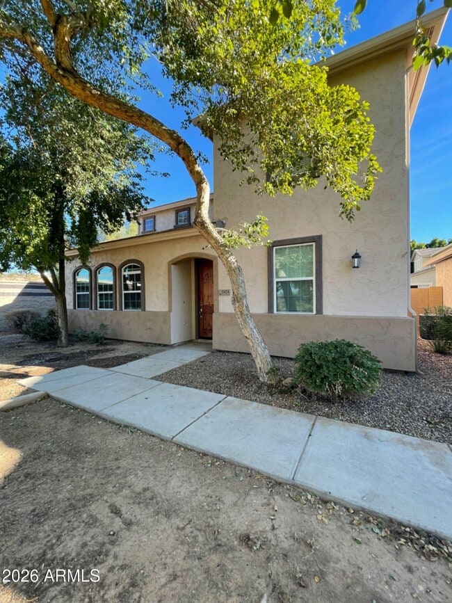 Building Photo - 10024 E Isleta Ave