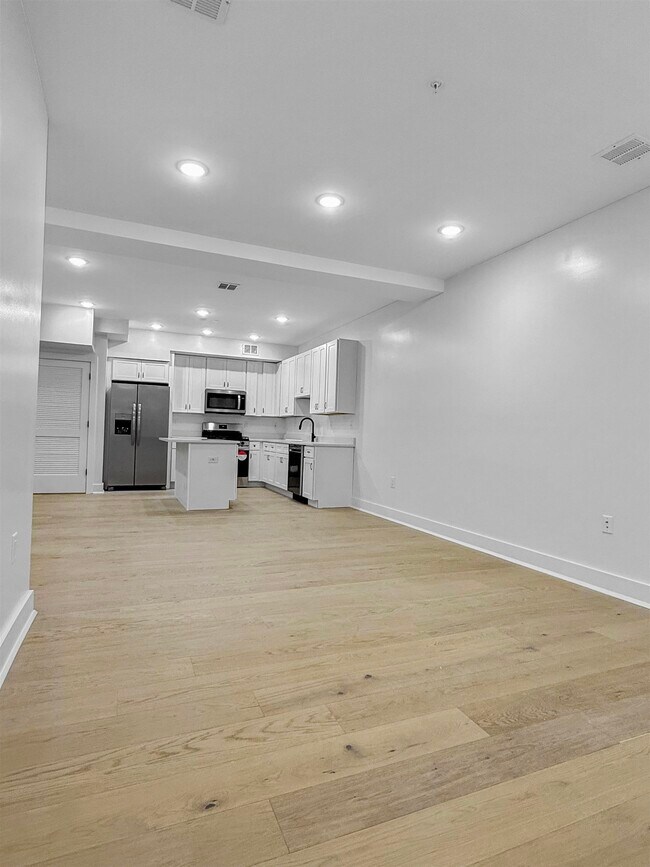 Building Photo - 185 Mallory Ave