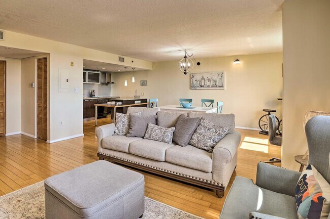 Building Photo - 701 S Madison Ave