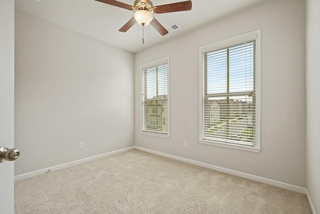 Building Photo - 4240 Hickory Pne Aly