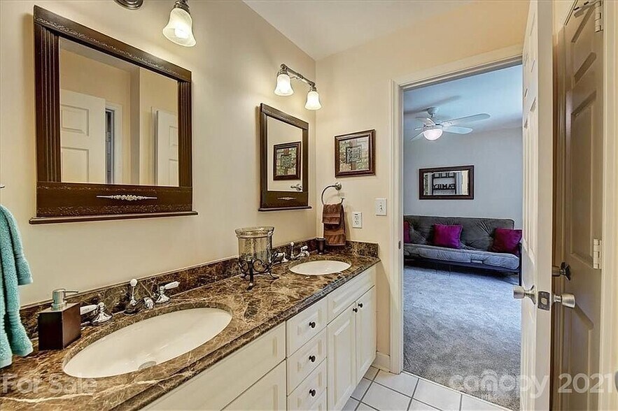 Building Photo - 2427 Mt Isle Harbor Dr