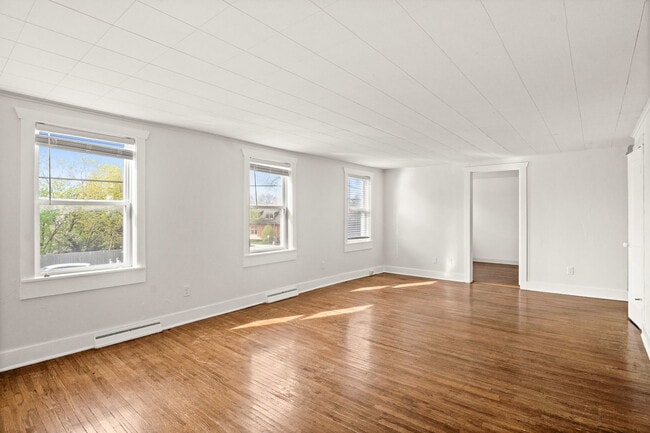 Building Photo - 825 E Wilson St