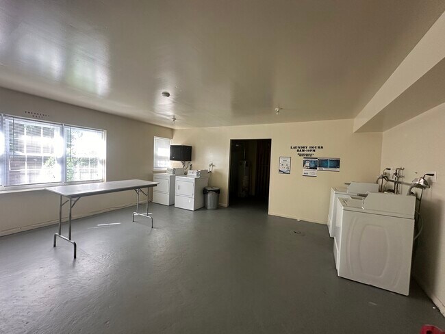 Laundry area - 822 South Ave