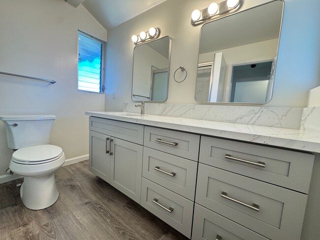 Building Photo - Fully renovated 2-bedroom, 1-bath unit located in the heart of Pearl City