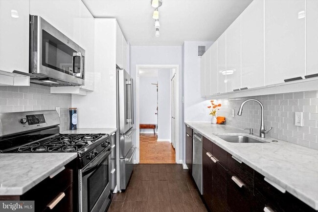 Building Photo - 3001 Veazey Terrace NW