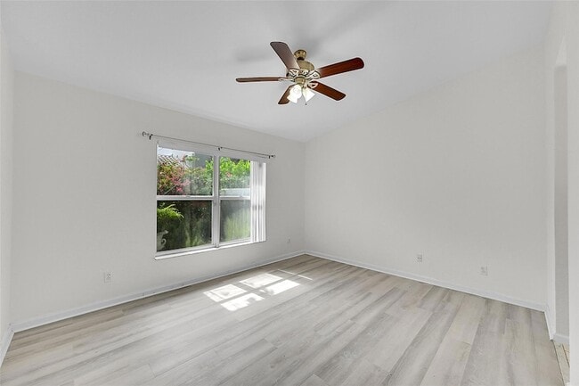 Building Photo - 5642 NW 118th Dr