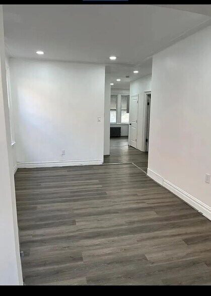 Building Photo - 275 Linden Ave