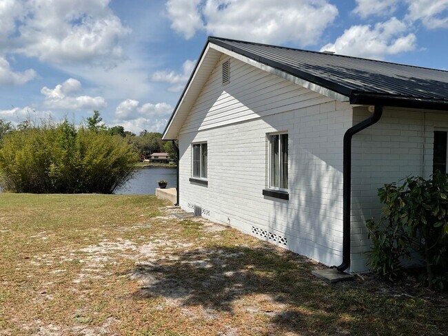Building Photo - Lake view is quiet