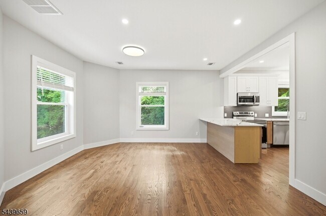 Building Photo - 40 Jardine Rd