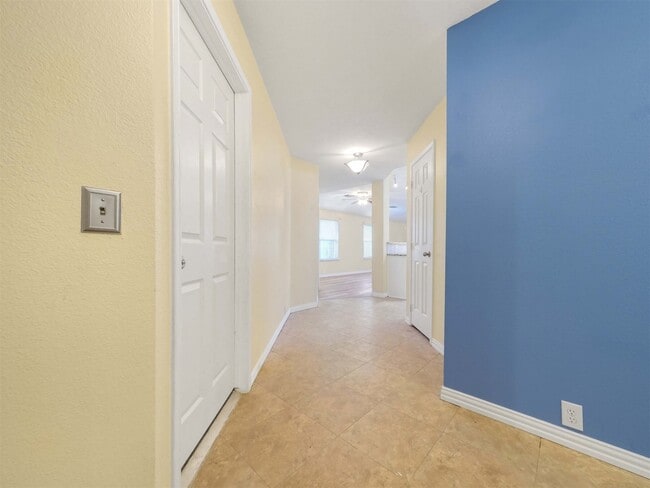 Building Photo - 4927 Deep Glen Ln