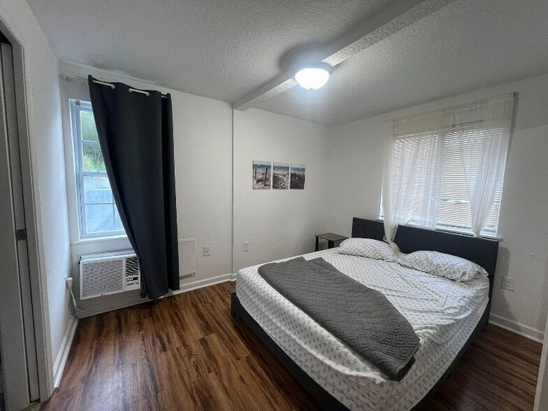 Building Photo - 702 Mitchell Dr