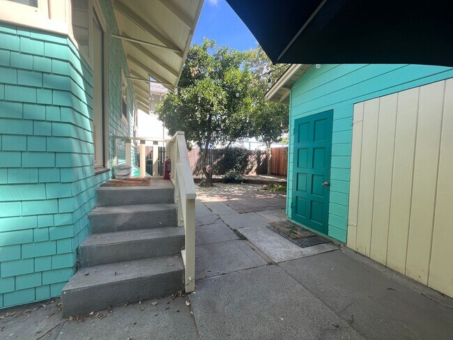 Building Photo - Beautiful 2bed 1bath home in Downtown Sacramento