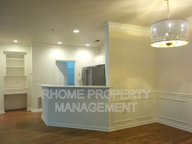 Building Photo - 2400 Cumberland Pkwy SE