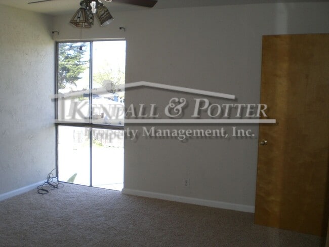 Building Photo - Cozy 2Bed/1Bath, Two Story Home Located On...