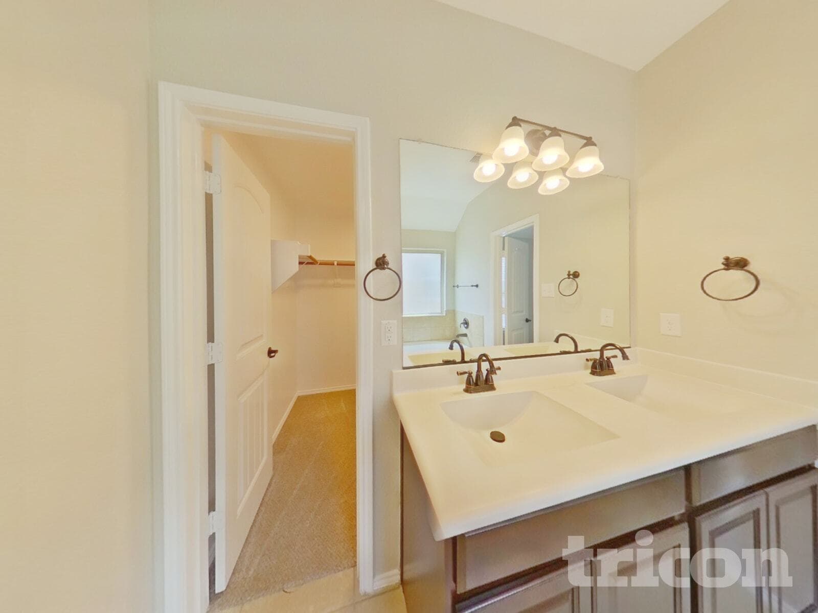 Building Photo - 5816 Burgundy Rose Dr