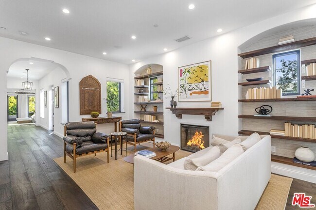 Building Photo - 820 N Vista St