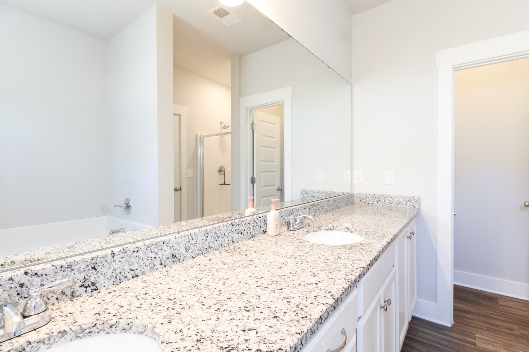 Building Photo - 421 Park W Blvd