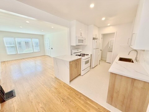 Building Photo - 618 Lincoln Blvd