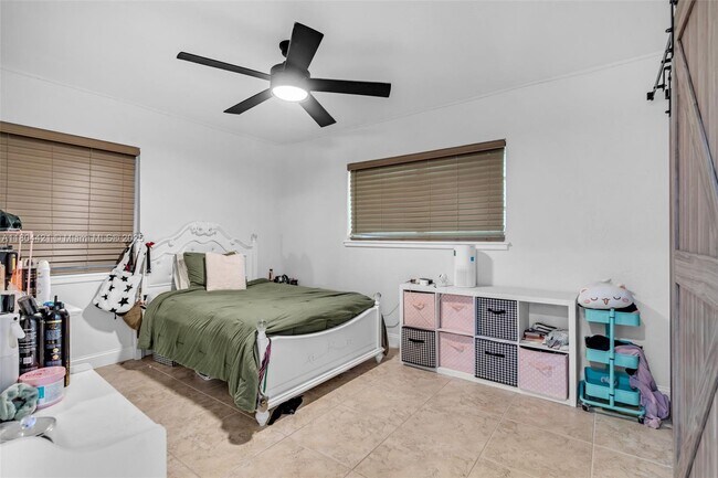 Building Photo - 15400 SW 84th Ave
