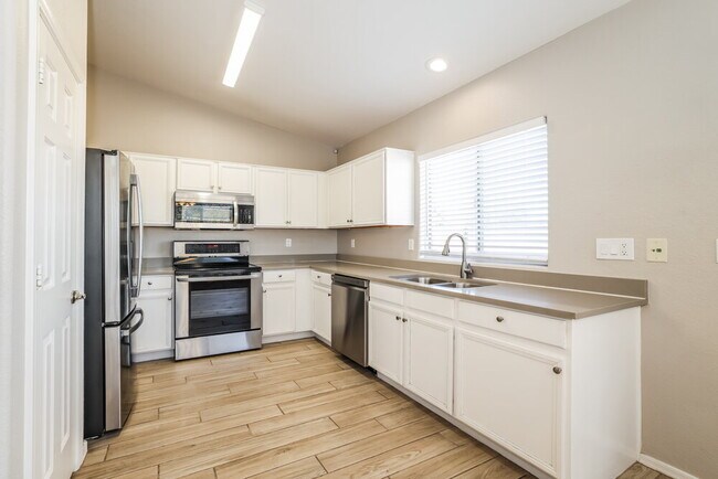 Building Photo - 3430 N Saffron