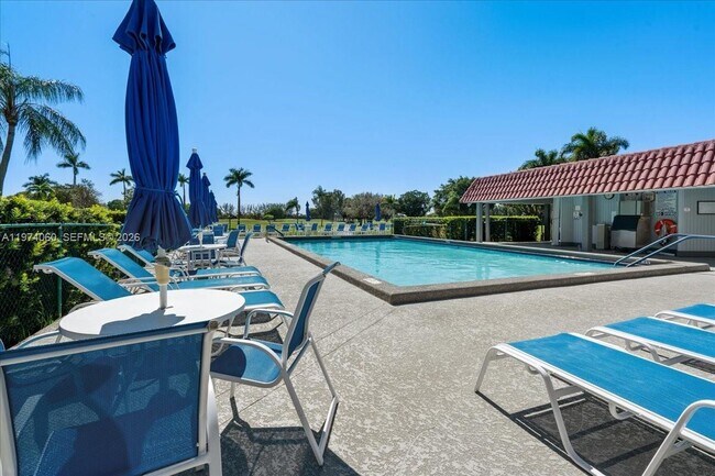 Building Photo - 811 S Hollybrook Dr