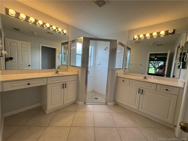 Building Photo - 4567 SE Murray Cove Cir