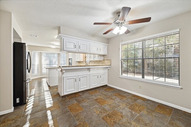 Building Photo - 4 Falling Star Rd