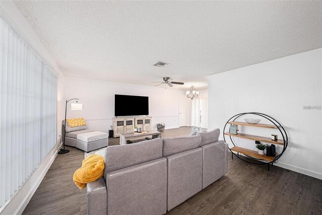 Building Photo - 13013 Sawmill Way