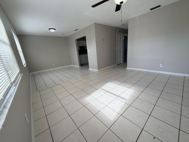 Building Photo - 3594 Almar Rd