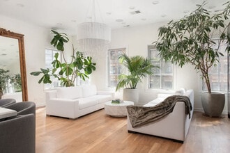 Building Photo - 22 E Elm St