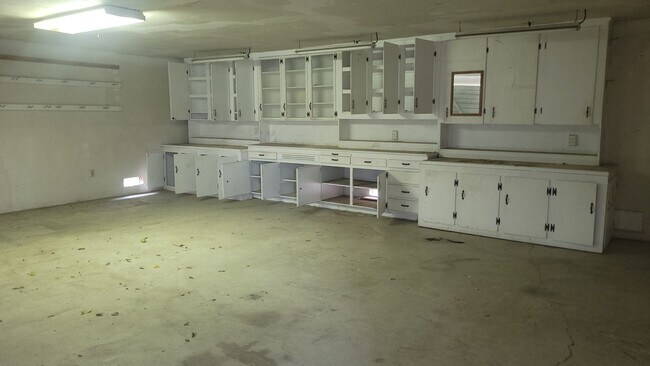 Building Photo - 1012 Jacober Ave