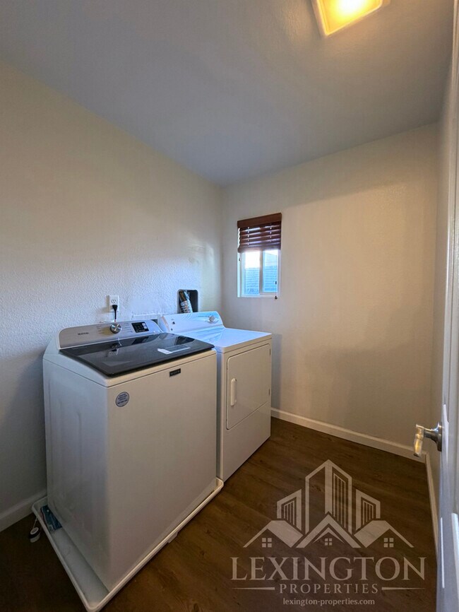 Building Photo - Stunning, 2BD/1BA, Condo home in The Villaggio Community, near Madison Ave. and American River Co...