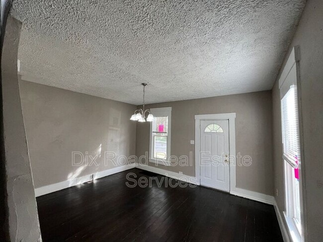 Building Photo - 305 Maple Ave