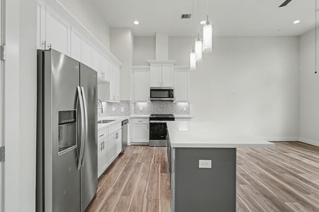 Building Photo - 2502 W Tidwell Rd