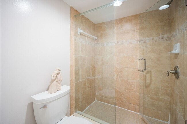 Building Photo - Fully Furnished 2BR/2BA Condo in Premier 5...