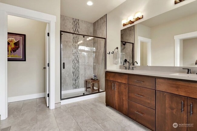 Building Photo - Beautiful Custom 4-bedroom 2.5 bath home. Barkley Neighborhood!