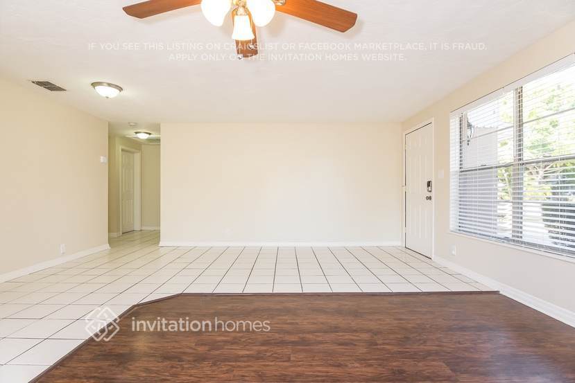 Building Photo - 4315 19th Ave W