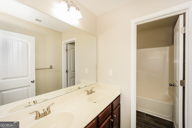 Building Photo - 315 Alamosa Path SW