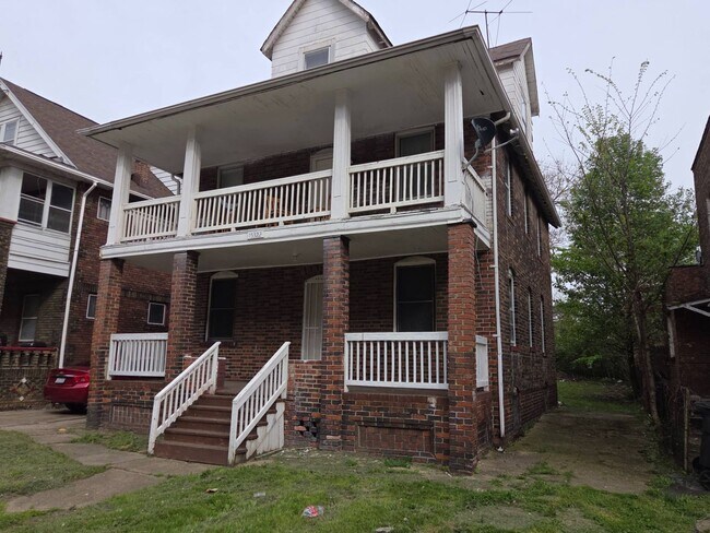 Building Photo - 15322 Yorick Ave