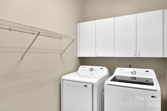 Building Photo - 1202 Coachman Dr