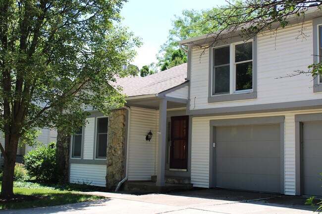 Building Photo - 6135 Sawmill Woods Dr