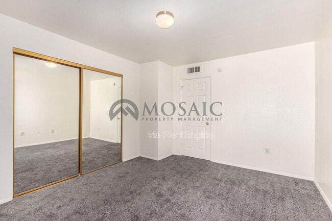 Building Photo - 461 W Holmes Ave