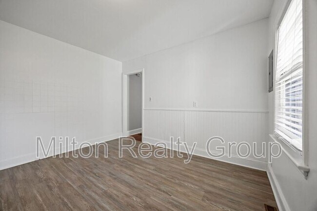 Building Photo - 1208 S 9th St