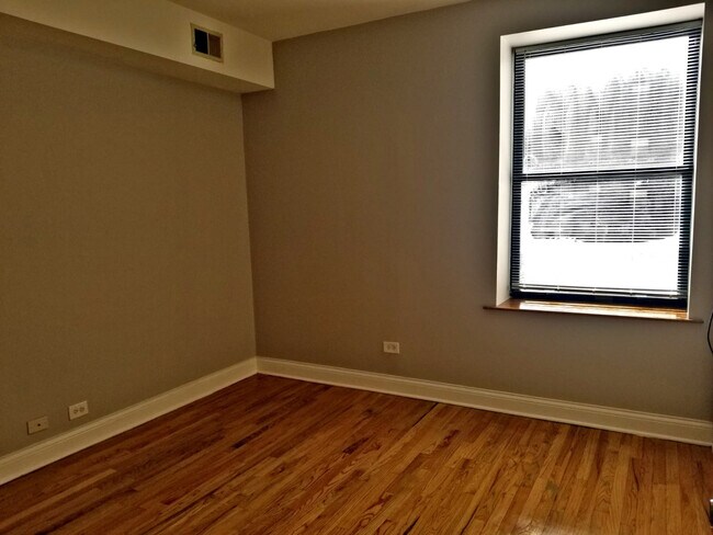 Building Photo - Three Bedroom Unit in South Shore