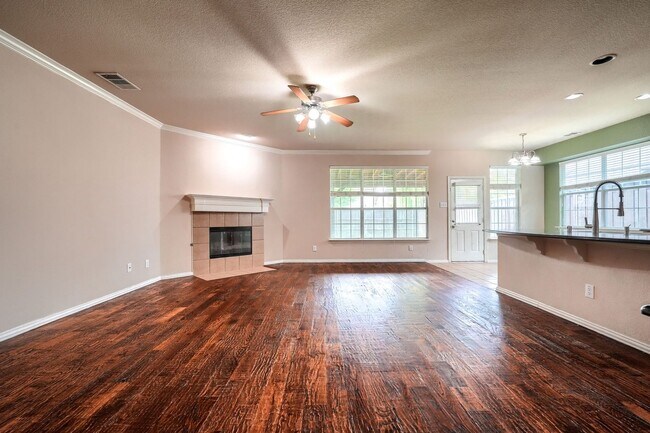 Building Photo - 5 Bedroom Home with Brand-New Carpet in Grayhawk | 3-Car Garage | Frisco ISD | Game Room