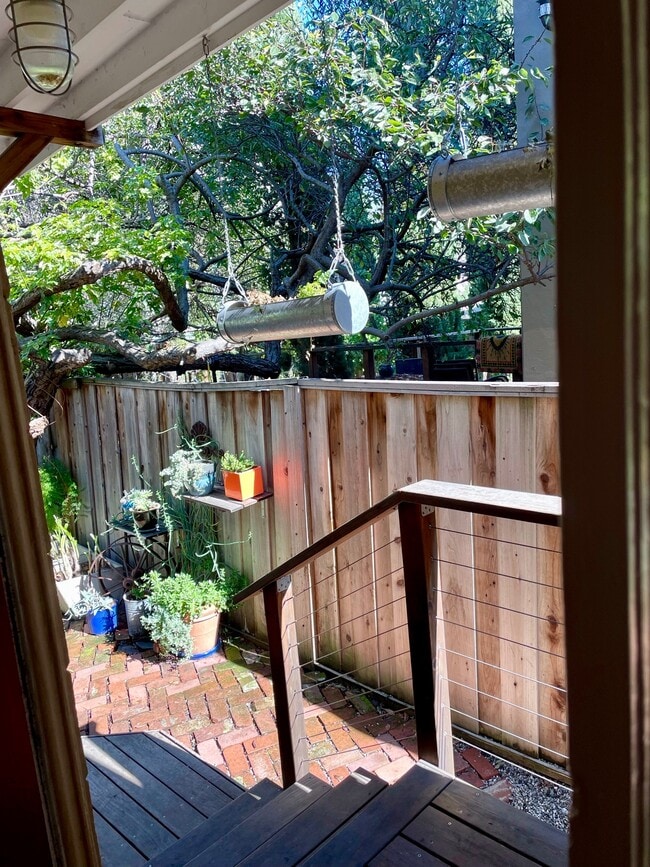 Building Photo - 482 38th St