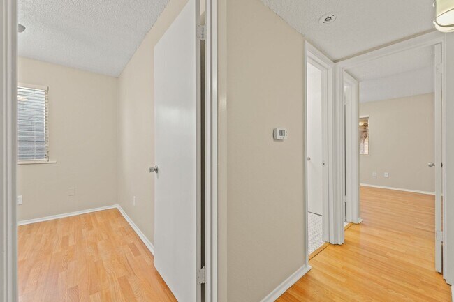 Building Photo - CV-AUS6901 Woodhue