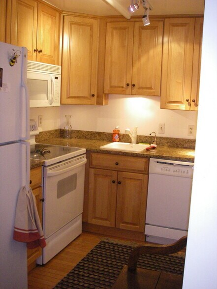 Kitchen - 1320 21st St NW