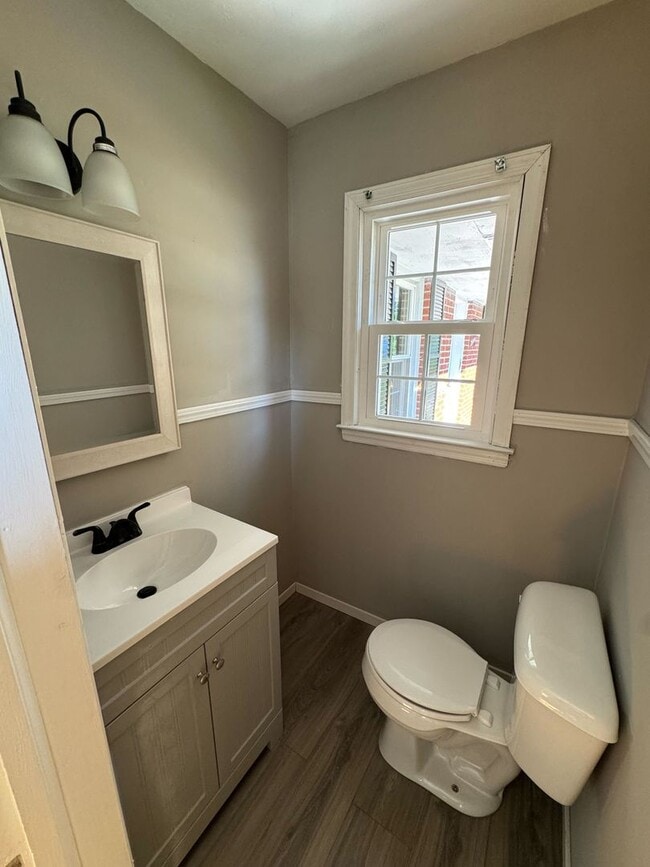 Building Photo - Updated Home with Parking in Radford