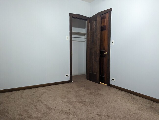 Building Photo - 5650 N Spaulding Ave